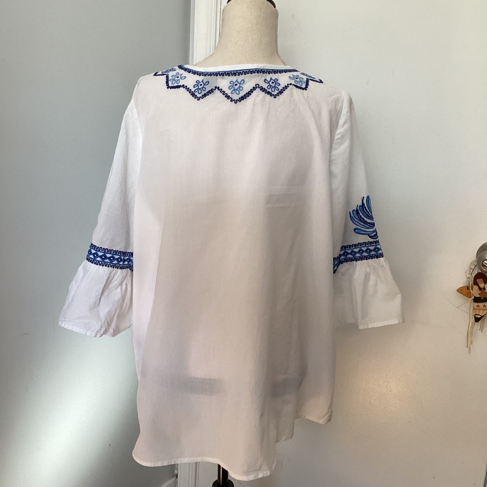 DENIM 24/7  WOMAN PLUS 16W WHITE BLOUSE  BLUE FLORAL EMBROIDERY RELAXED FIT - Picture 8 of 10